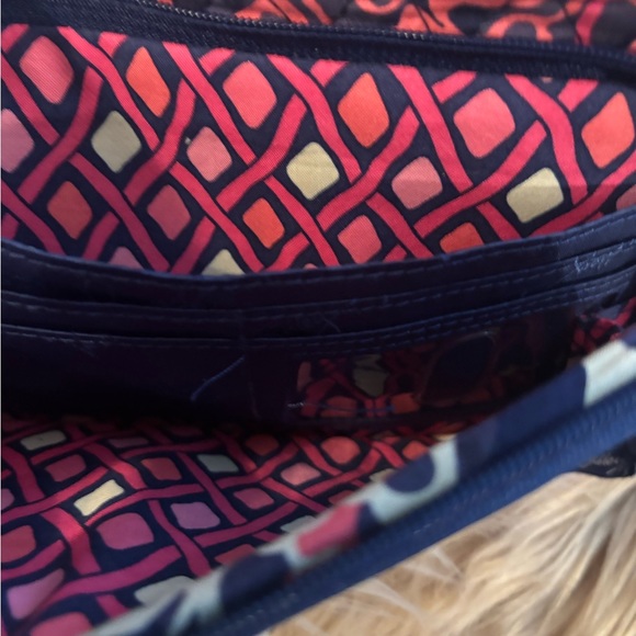 VERA BRADLEY MULTI COLOR CROSSBODY BAG. - Picture 5 of 6